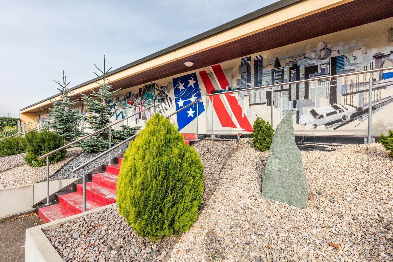 Motel Steighof Brutten Buitenkant foto