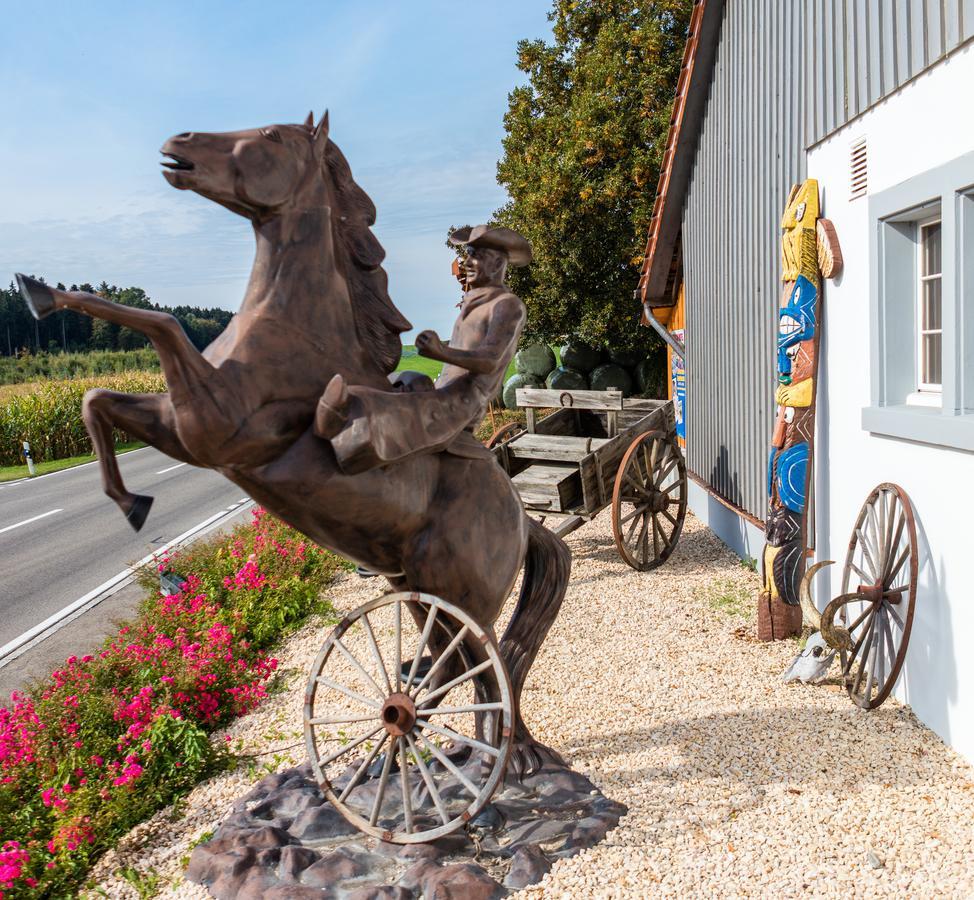 Motel Steighof Brutten Buitenkant foto