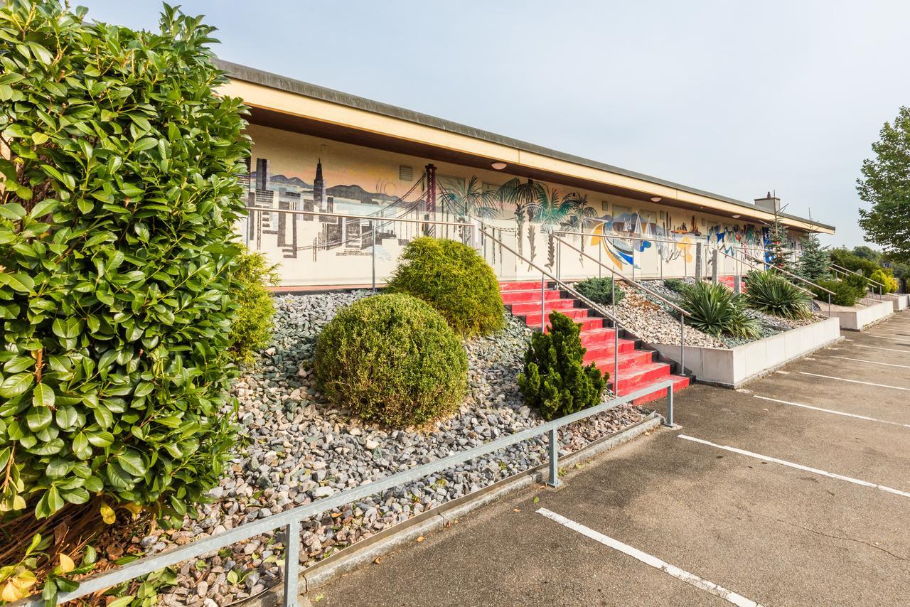 Motel Steighof Brutten Buitenkant foto