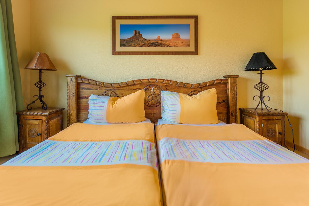 Motel Steighof Brutten Buitenkant foto